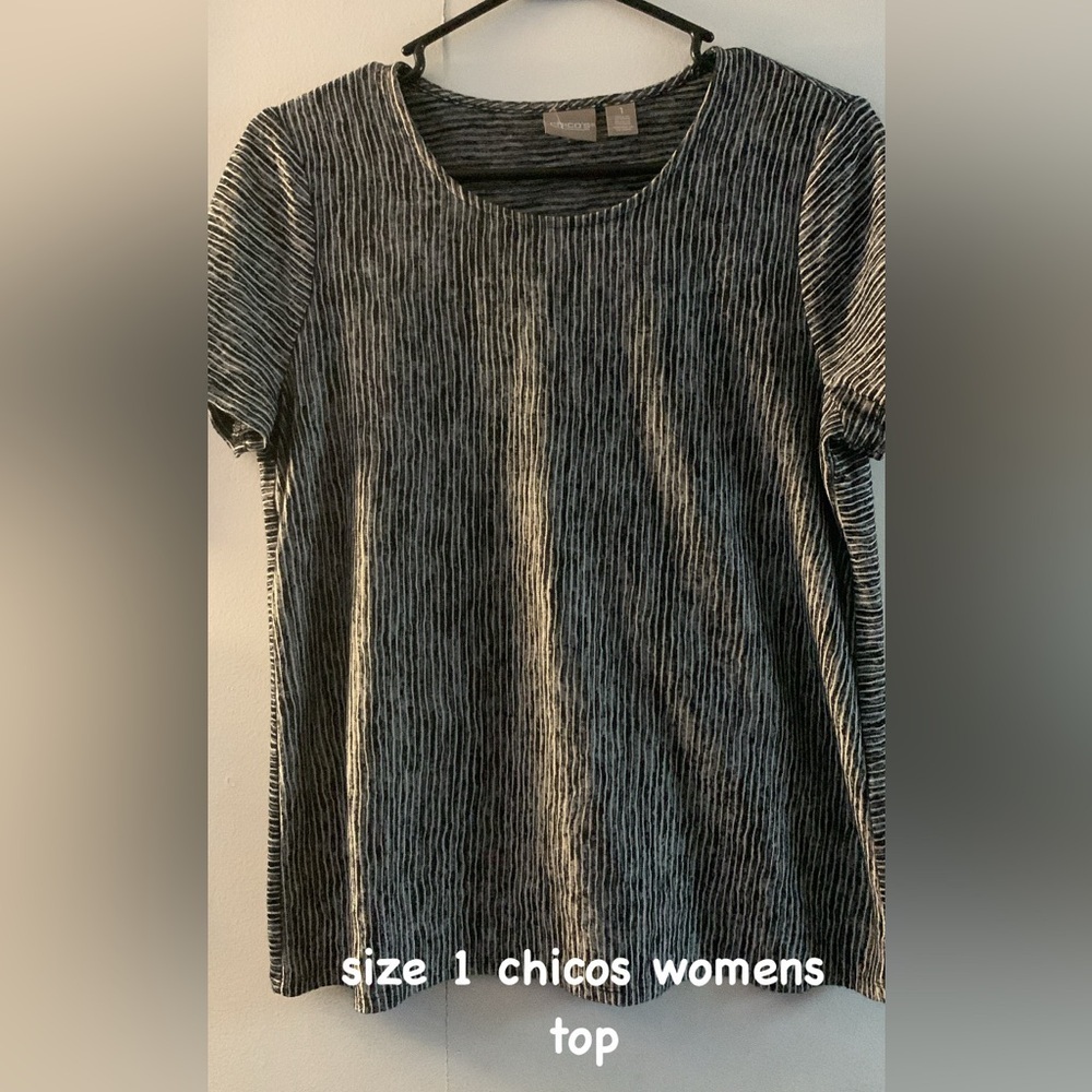 Chico's gray ribbed short sleeve t-shirt with crew neck